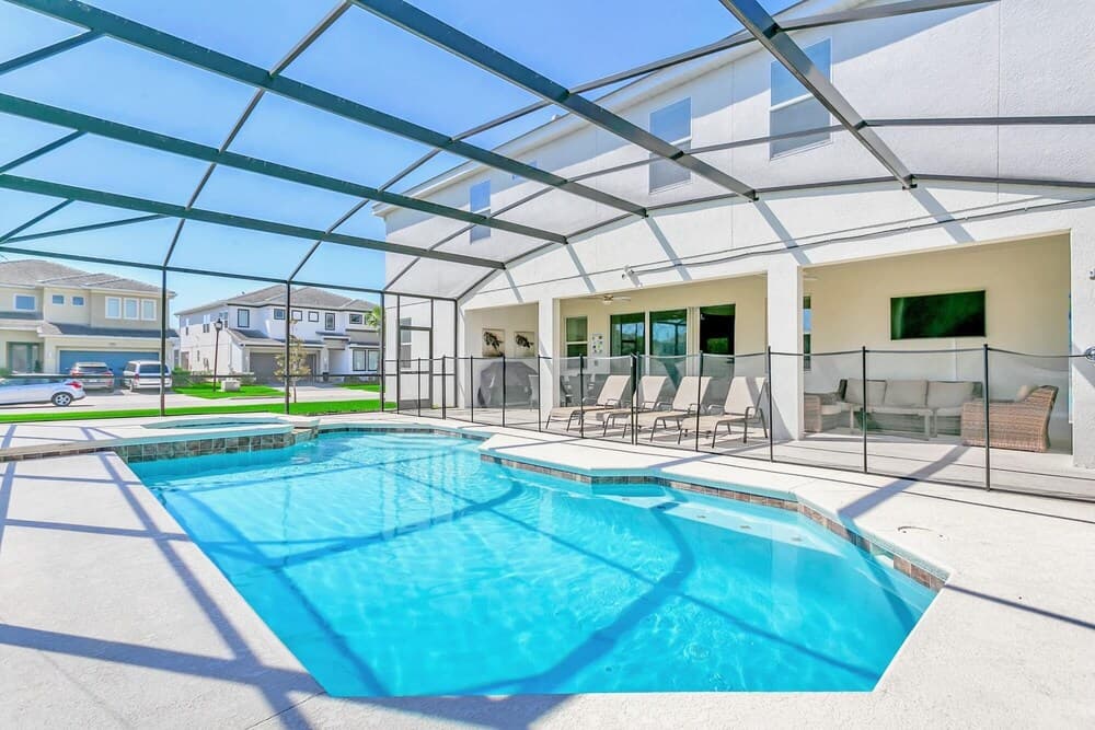 11br Mansion w Private Pool Hot Tub BBQ