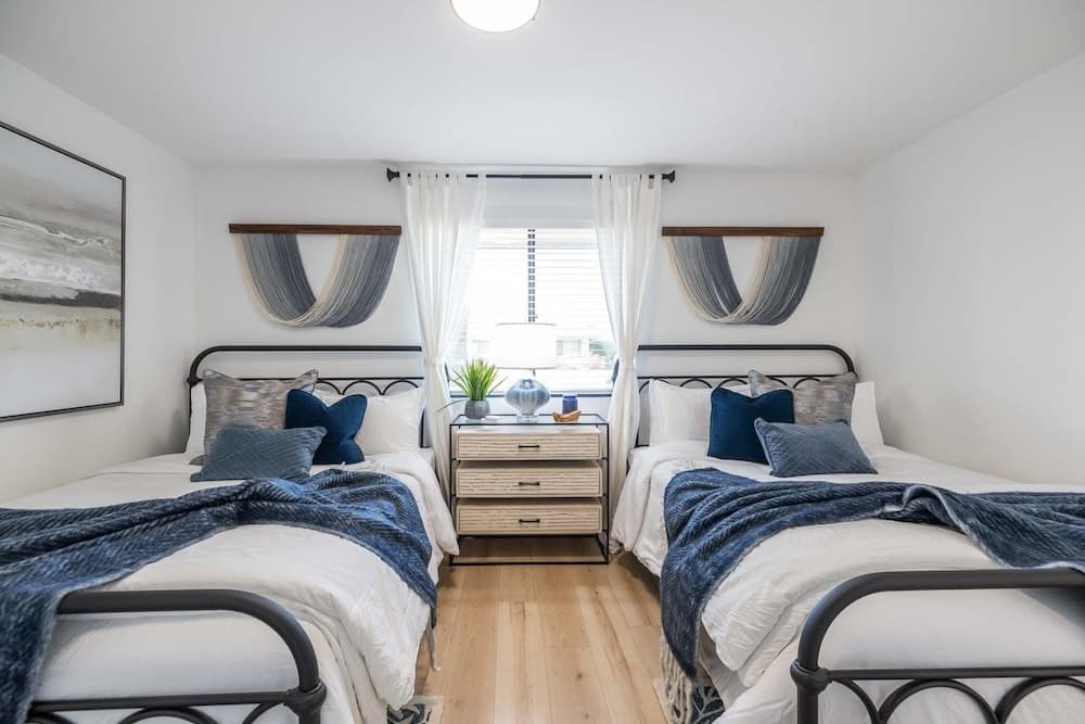 Tempe Wesleyan 4 Bedroom Home by Redawning