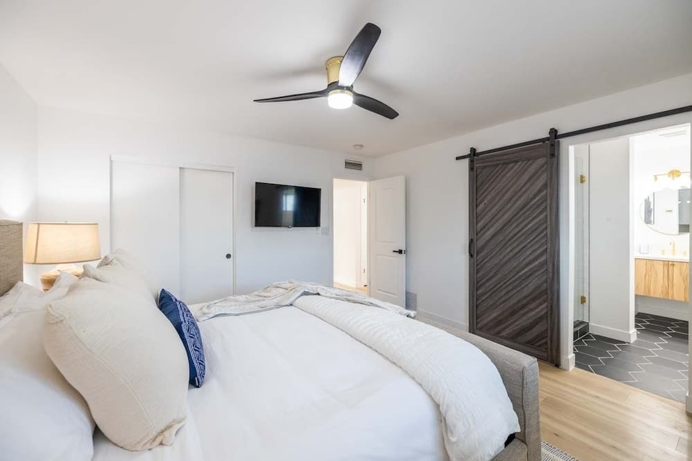 Tempe Wesleyan 4 Bedroom Home by Redawning