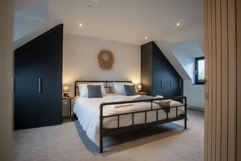 Field View - 3 Bedroom Luxurious Home - Reynalton