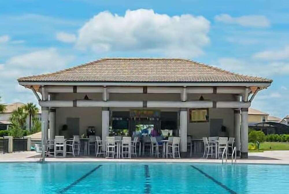 A Touch of Class - 5 Bed Champions Gate Home