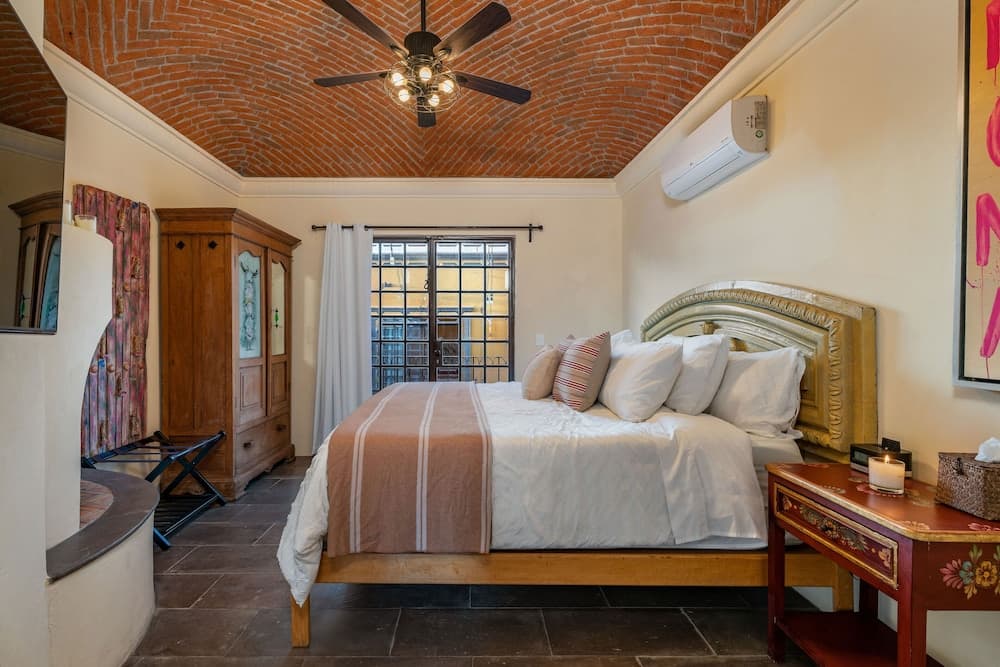 Casa Esperanza, 2BR Designer Charm + Rooftop Views