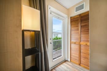 Clearwater Beach Paradise - Monthly Beach Rental 1 Bedroom Home