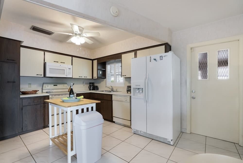 Ugly Tuna Down 1 Bedroom Home by Redawning