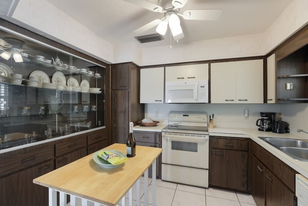 Ugly Tuna Down 1 Bedroom Home by Redawning