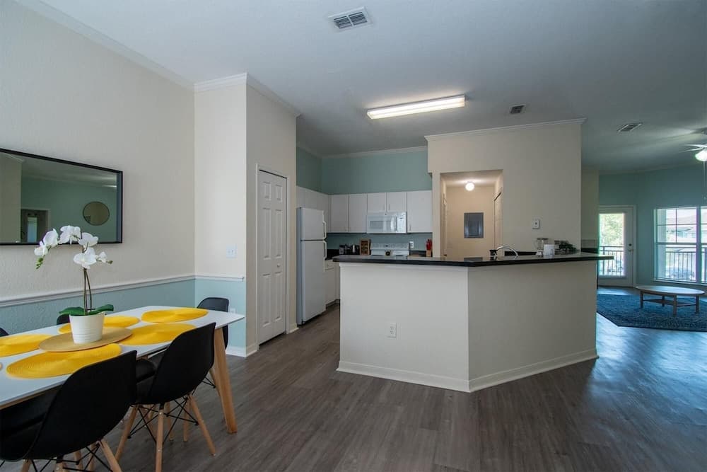 Delightful Refurbished Apt Everything you Need