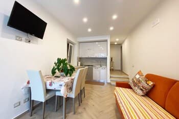 Vacation Home Ground Floor 200 Meters to Beach!