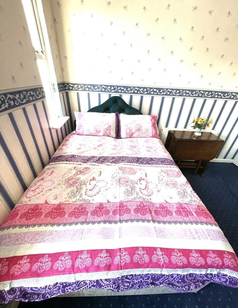 Lovely 3-bed House in Coventry Airbnb Property