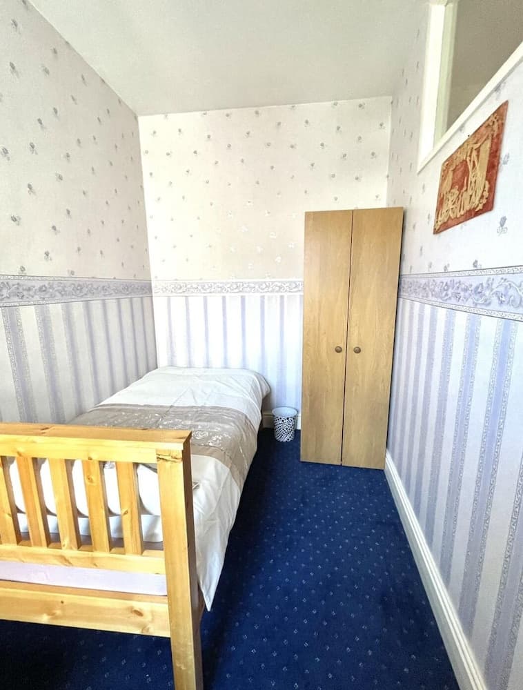 Lovely 3-bed House in Coventry Airbnb Property