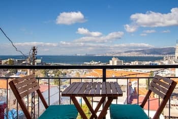 Lovely House With Sea View and Backyard