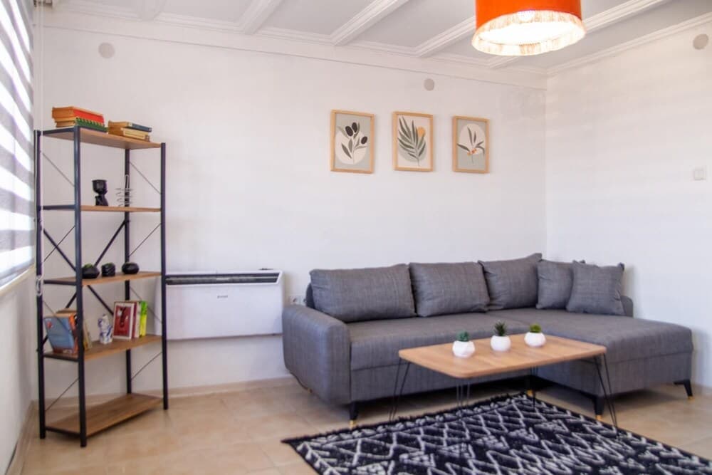 Lovely House With Sea View and Backyard