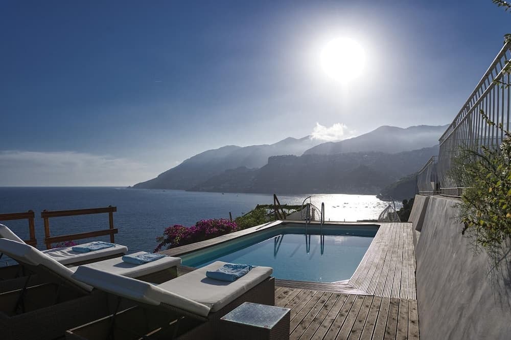 Luxury Villa Vittoria- Villa With Garden Swimming Pool and Jacuzzi Overlooking the sea