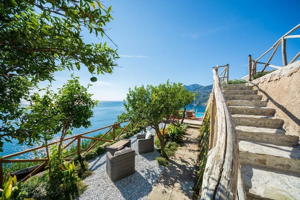 Luxury Villa Vittoria- Villa With Garden Swimming Pool and Jacuzzi Overlooking the sea