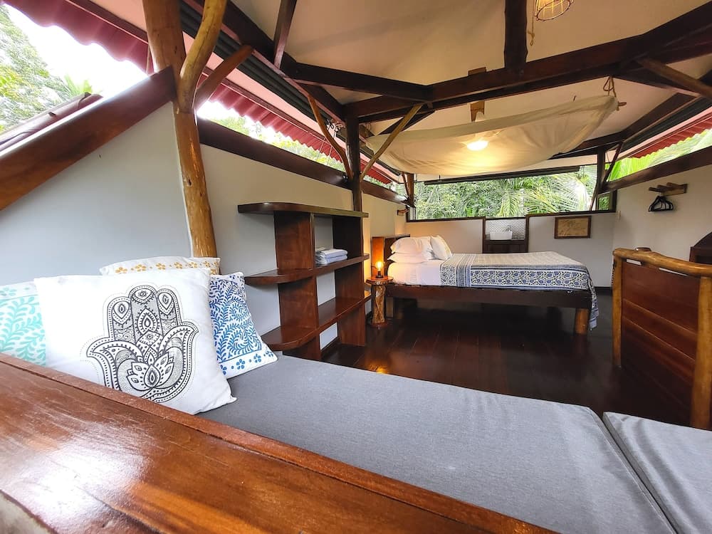 Casa Cayuco Eco-Adventure Lodge