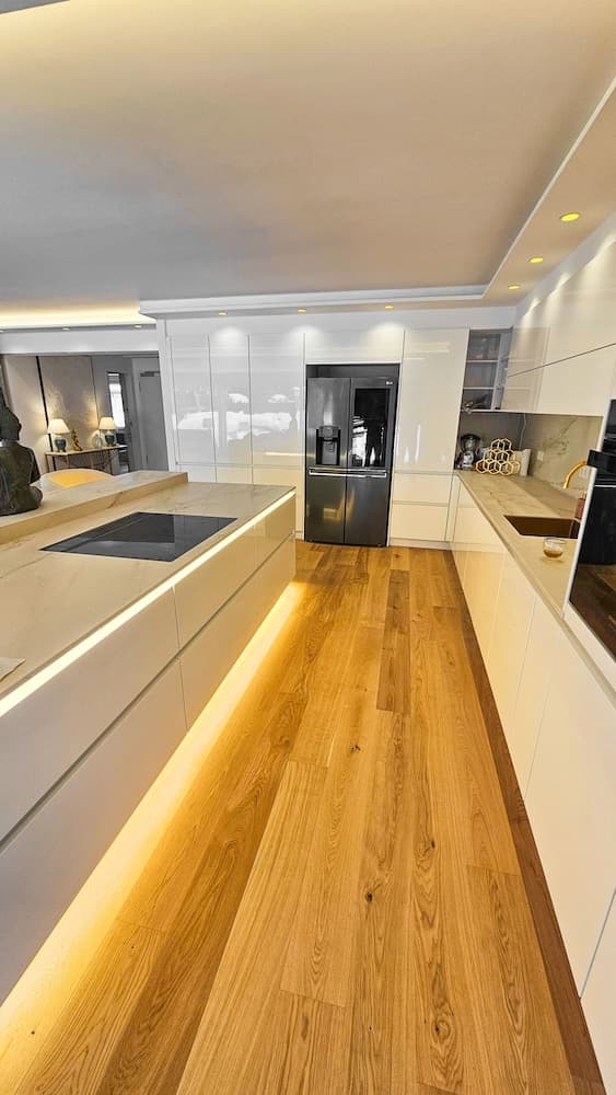 Luxus Neubau 170m2 Loft mit Pool Garten