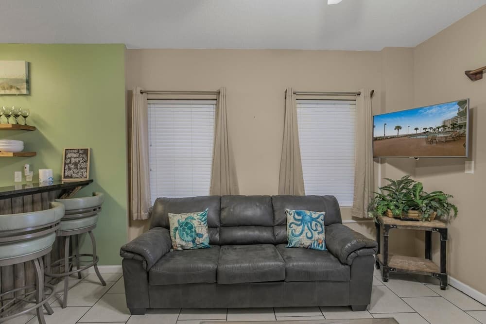 Walk out to Beach Ground Floor Unit With Pool