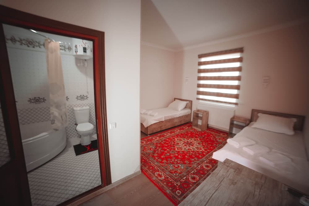 Oqilanur Guest House
