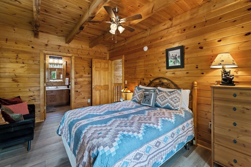 Newly Renovated Cabin w/ Hot Tub, Lake & Bbq!