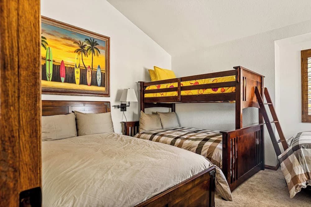 The Adler's Nest Pool and Spa