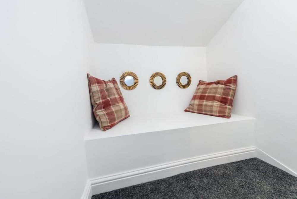 Oyo Five Seasons - Liverpool City L7