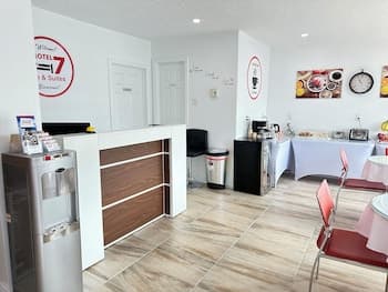 Motel 7 Inn & Suites