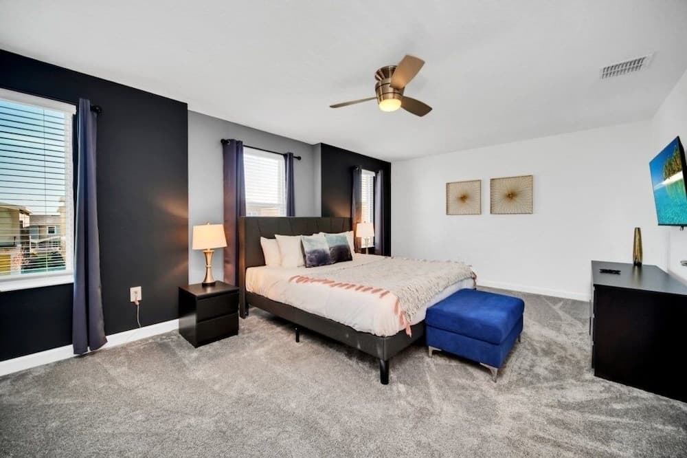 Large 9 Bed With Pool, Spa & Bunks For Your Kids! 9 Bedroom Villa