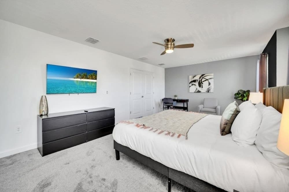 Large 9 Bed With Pool, Spa & Bunks For Your Kids! 9 Bedroom Villa