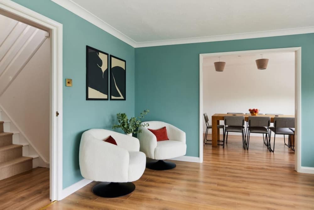 The Farnham Arms - Captivating 4bdr House With Garage