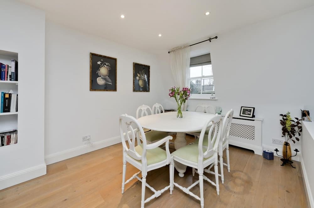 Fantastic 2bed Flat With Private Roof Terrace