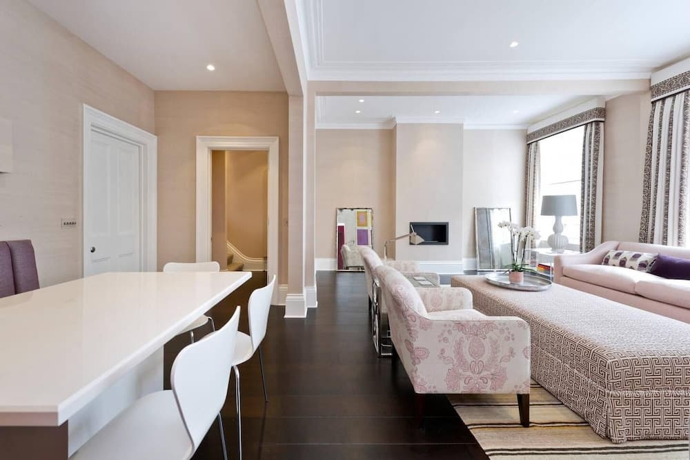 Long Stay Luxury Kensington 2-bed Apartment