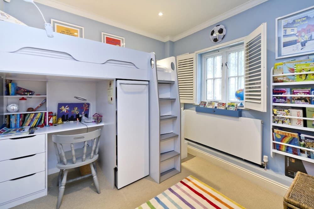 Delightful 3-bed Family Home Bayswater