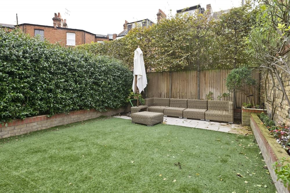 Cosy 4-bed Family Home Shepherd s Bush