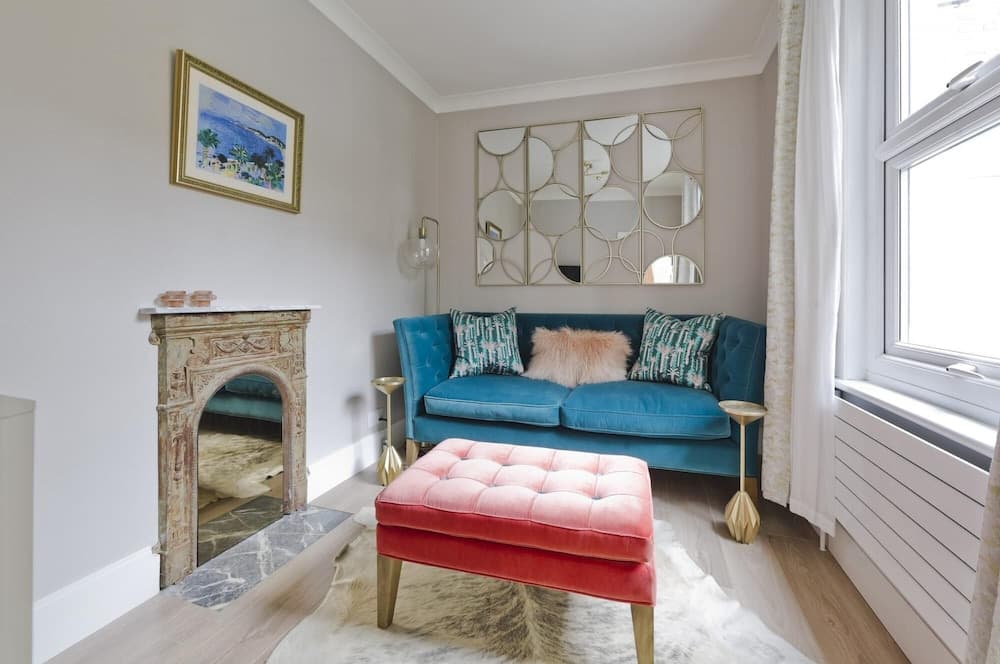 Sweet Modern 1 bed House in Shepherds Bush w Parking