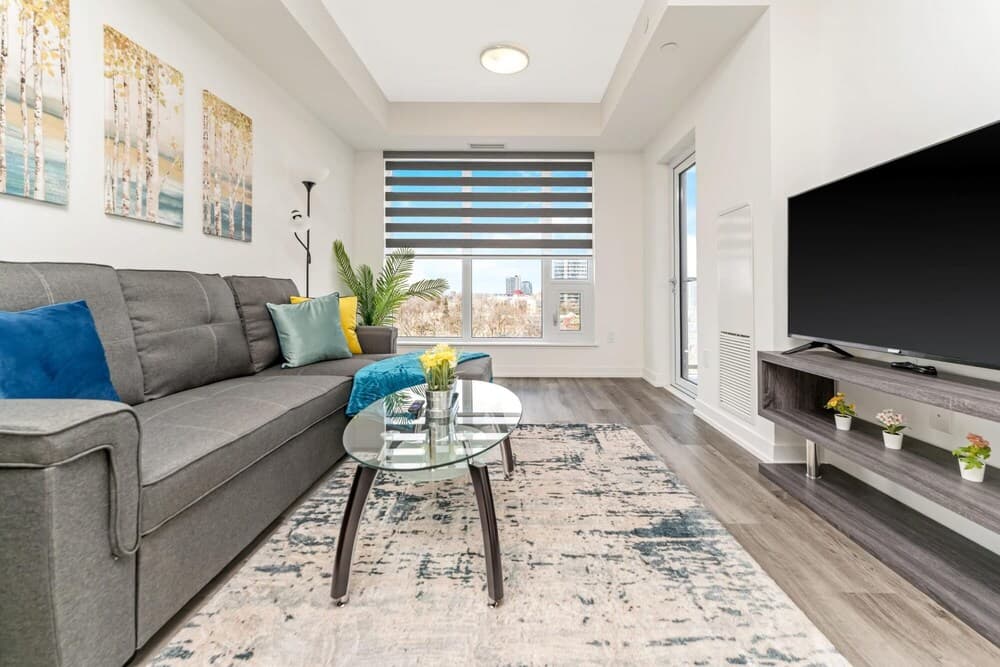 Upscale 1BR Condo - King Bed Private Balcony