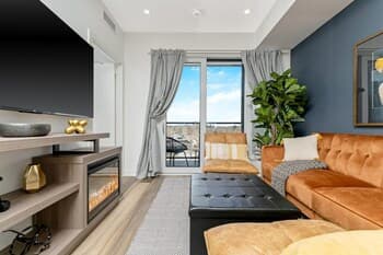 Stylish Downtown 1BR Condo - Superb Views