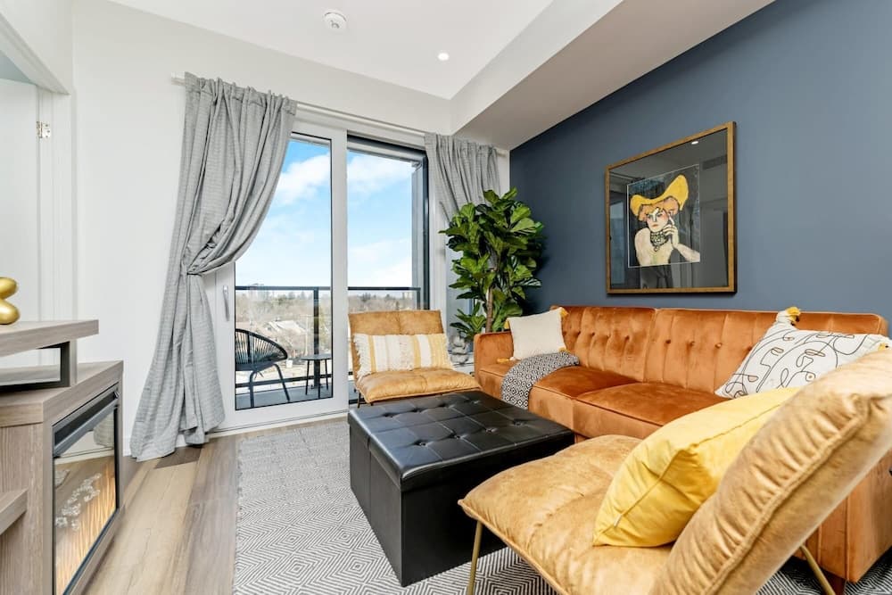 Stylish Downtown 1BR Condo - Superb Views