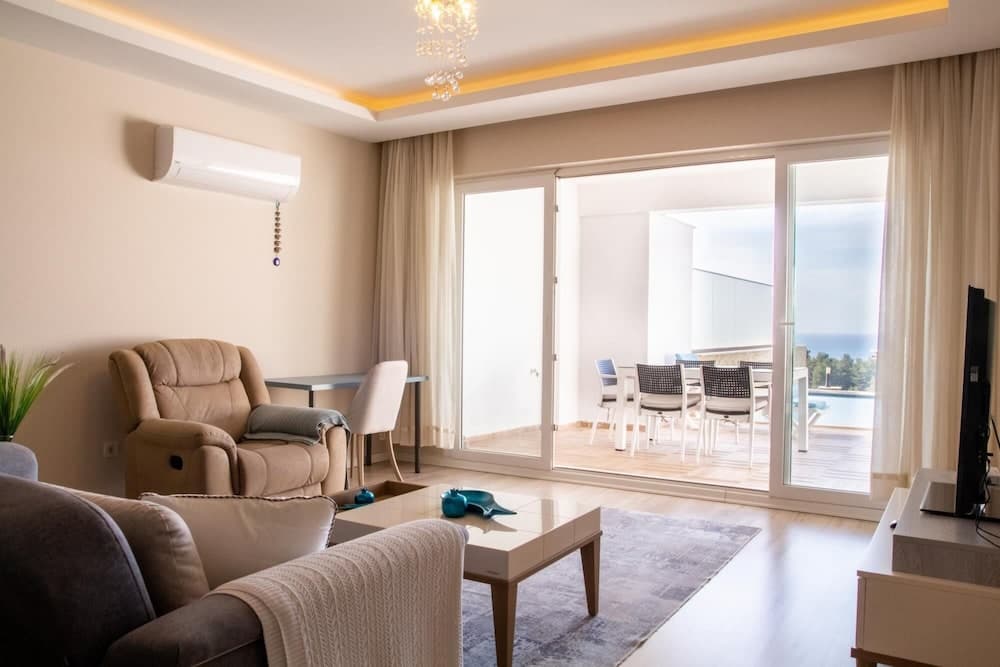 Spacious Perfect Flat With Private Pool