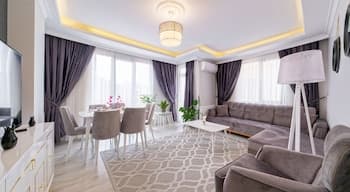 Stunning Gorgeous 2 BR near Golden Horn