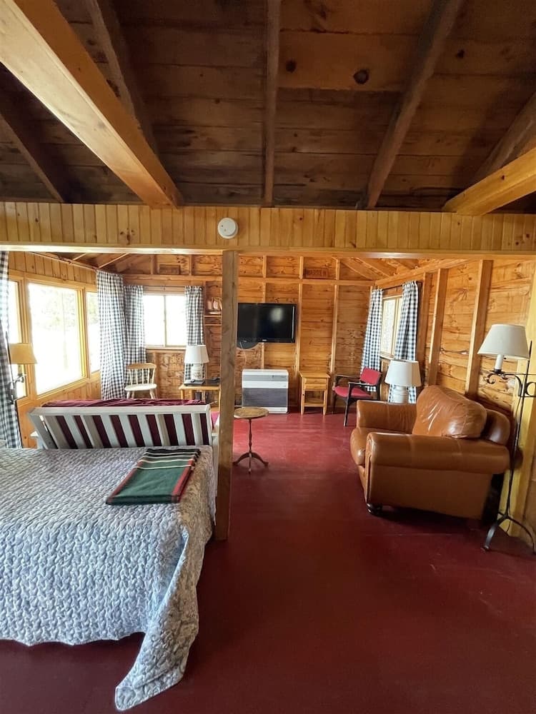 Limberlost Limit 6 2 Bedroom Cottage by RedAwning