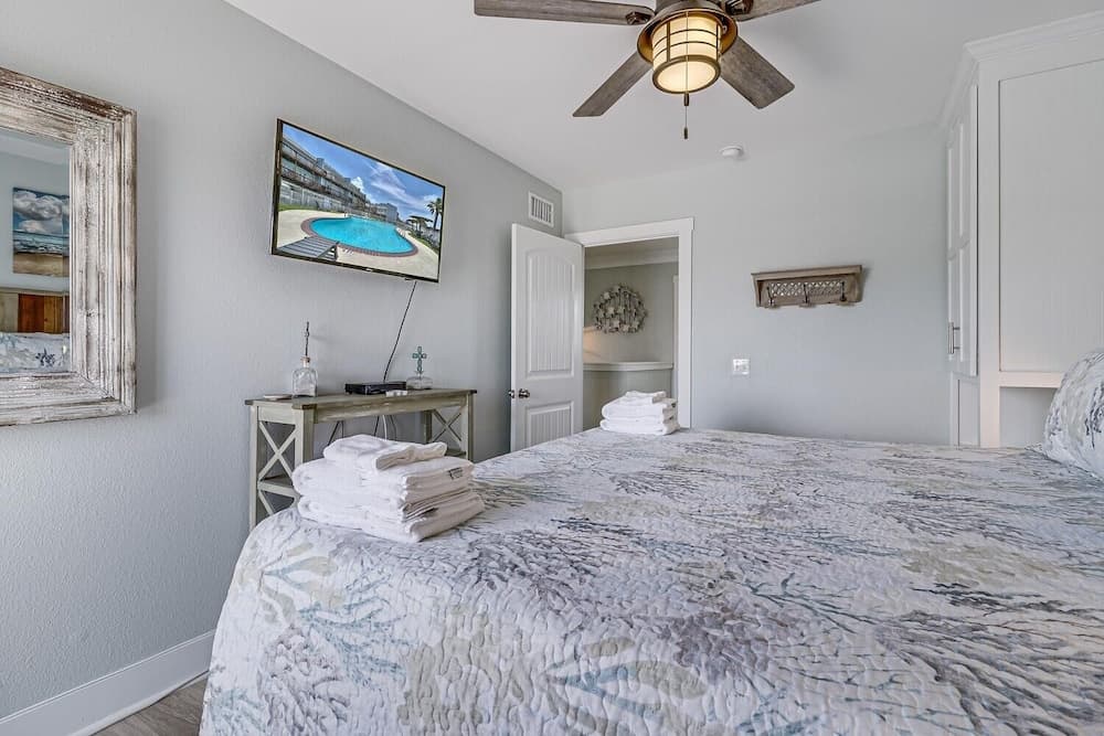 Bay Tree B15/16 3 Bedroom Condo by Redawning