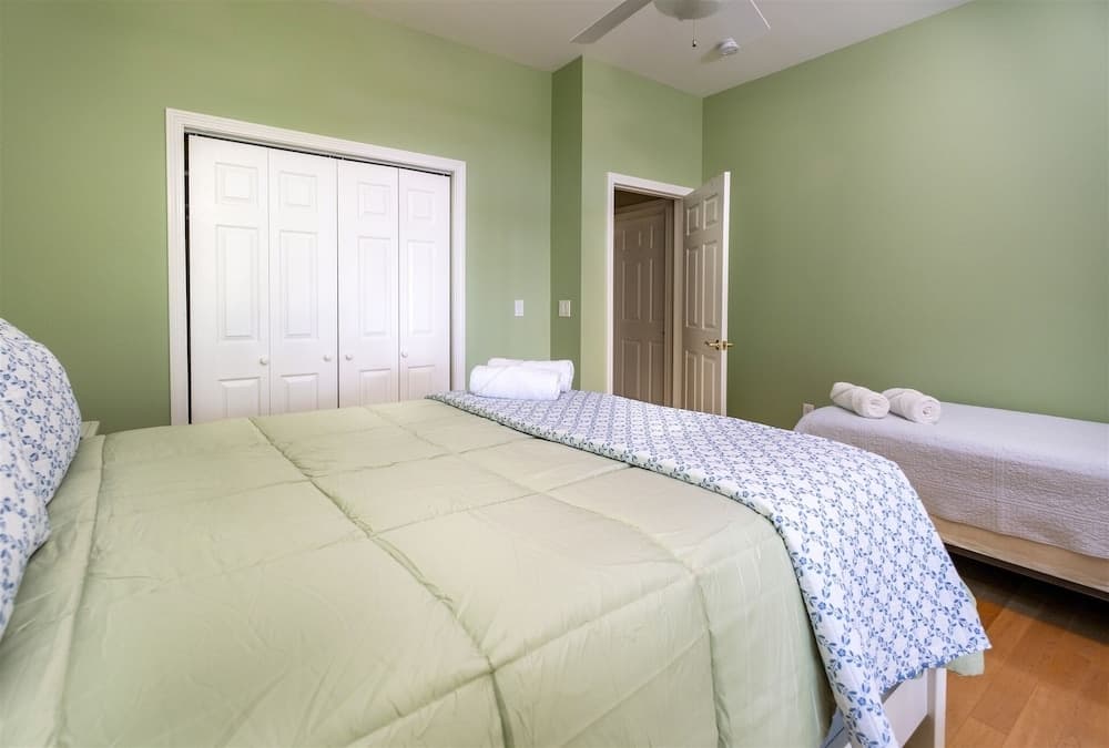 Deck House Limit 25 7 Bedroom Villa by RedAwning