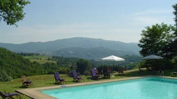Independent Residence Ideal for Groups up to 22 Guests in the Countryside of Mugello-magnolia e Camelia