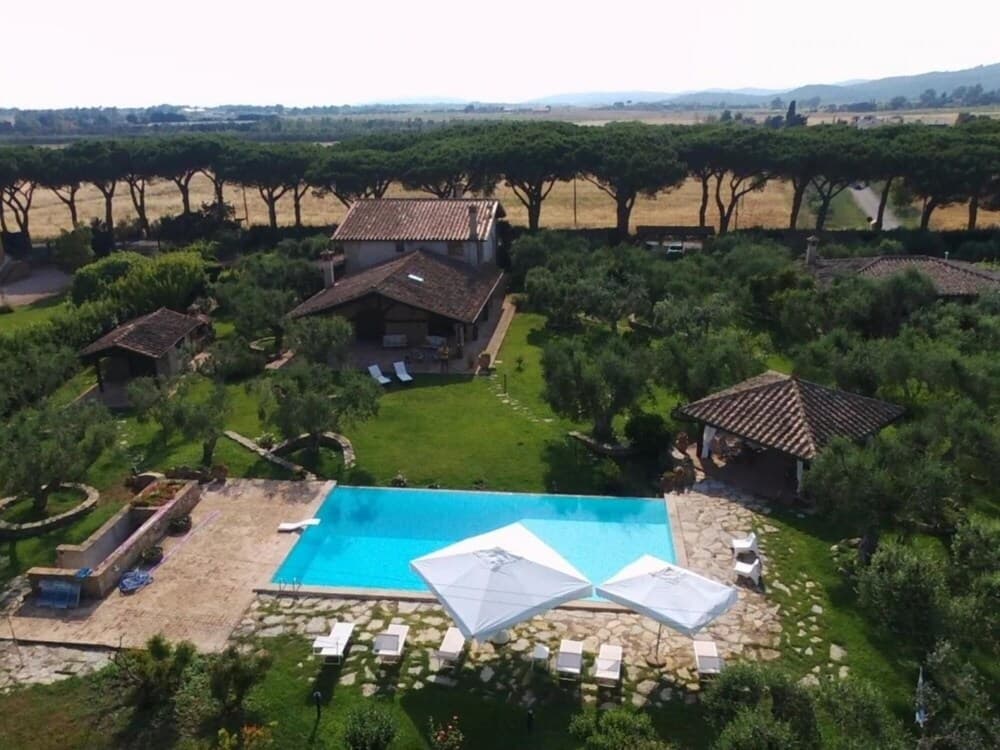 Splendid Villa at 3km From the Seaside Pool Jacuzzi Sauna Large Park-casale DEI Pini