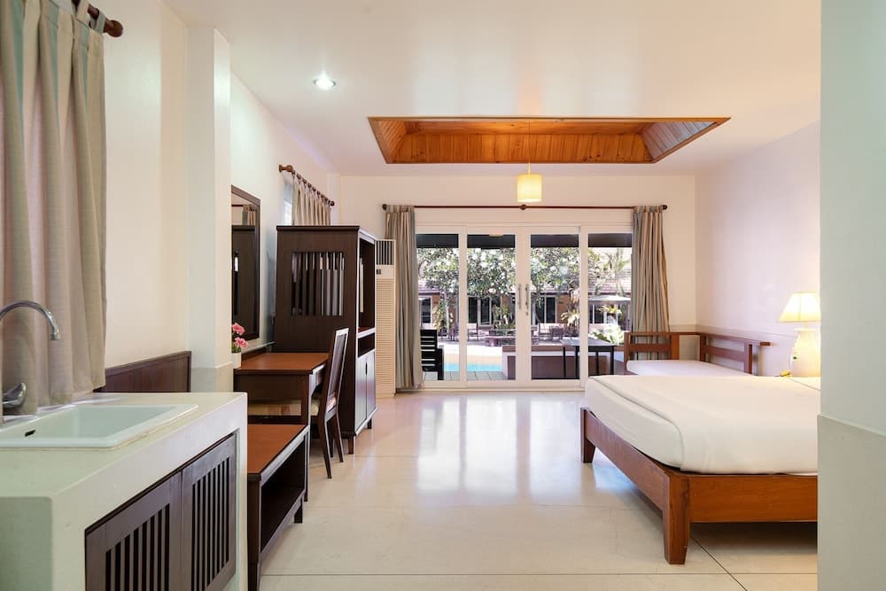 East Sea Paradise Hotel