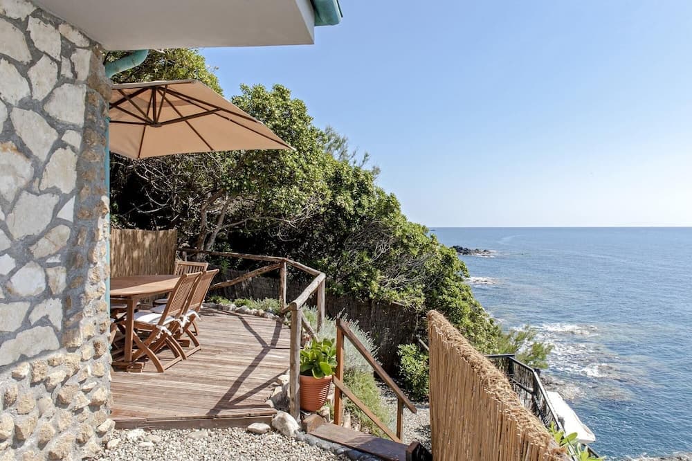 Seafront Apartment in a Splendid Position Overlooking the Sea-vistamare