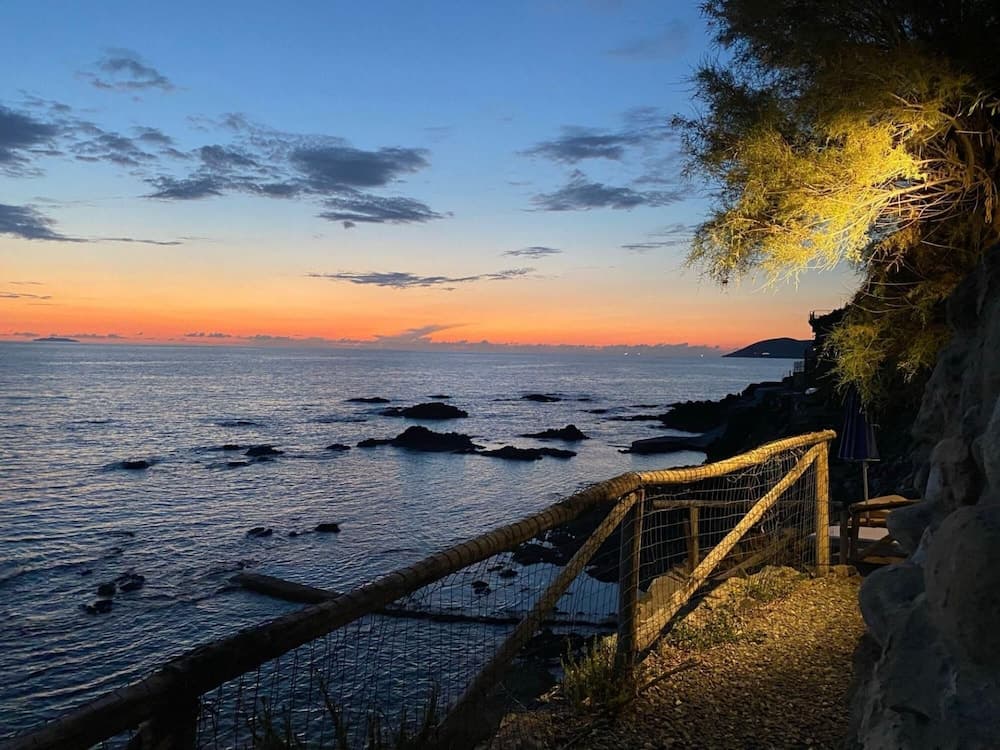 Seafront Apartment in a Splendid Position Overlooking the Sea-vistamare