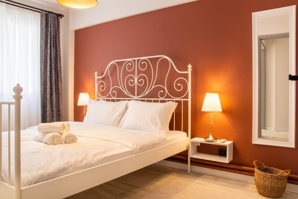 Gorgeous Flat With Balcony in Izmir Konak