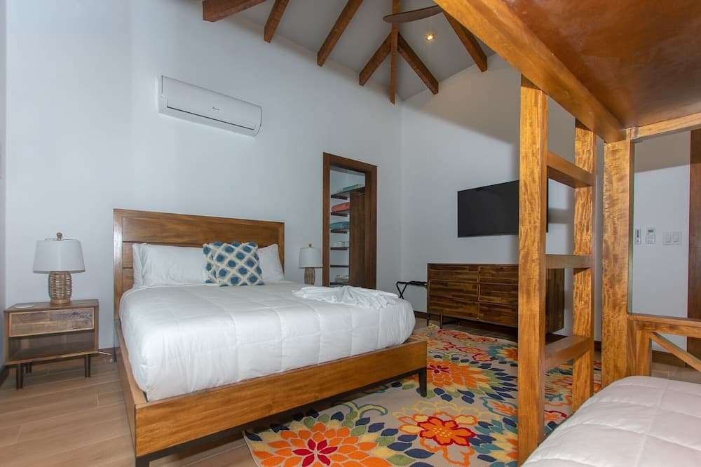 Casa Coral 2 Bedroom Home by RedAwning