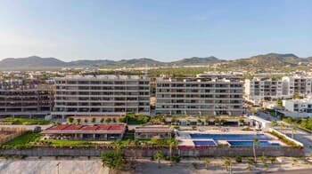 2BR Penthouse w Private Rooftop