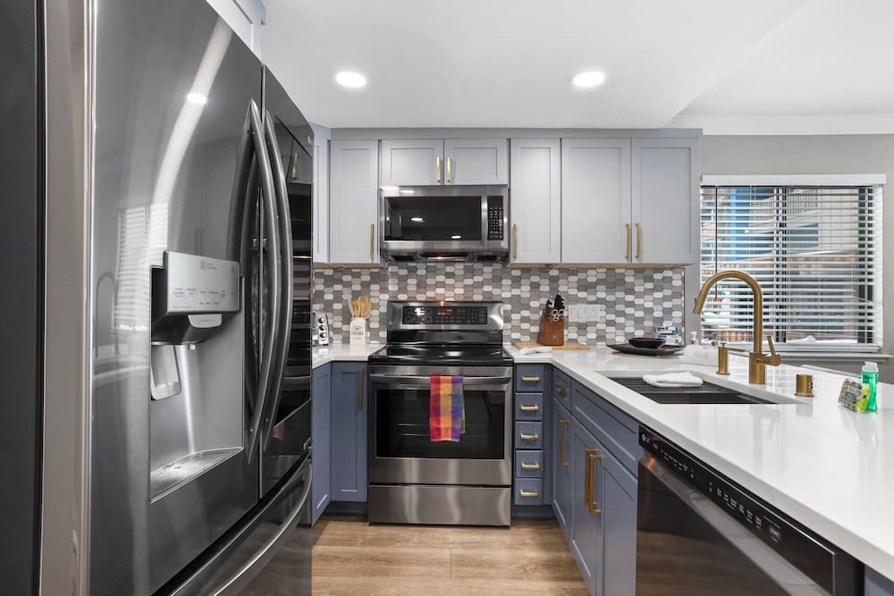 Bijou at the Lake - Amazing Lake Front Complex!